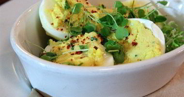 Рецепт Фаршированных рокфором и водяным крессом яйца