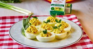 Рецепт Фаршированных сырным салатом яйца
