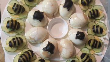 Рецепт Фаршированных яиц Пчелки