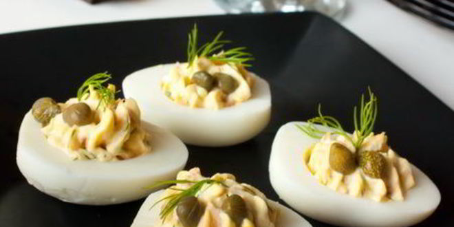 Рецепт фаршированных яиц с копченым лососем