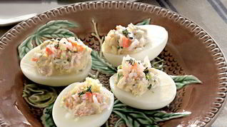 Рецепт Фаршированных яиц с крабами в соусе равигот