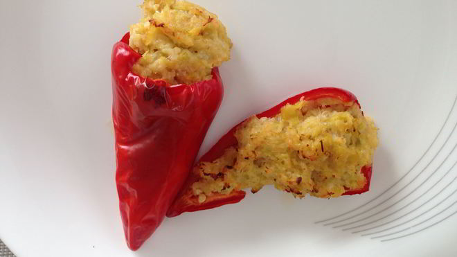 Рецепт перцев чили, фаршированные яйцами, пореем и креветками