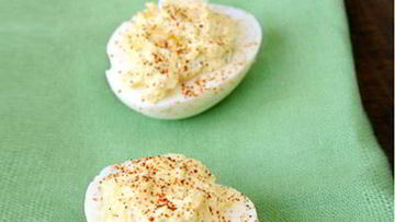 Рецепт Яиц, фаршированных курицой с зеленью и лимоном