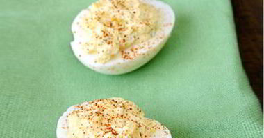 Рецепт Яиц, фаршированных курицой с зеленью и лимоном