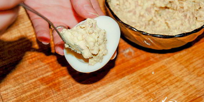 Рецепт яиц, фаршированных печенью трески