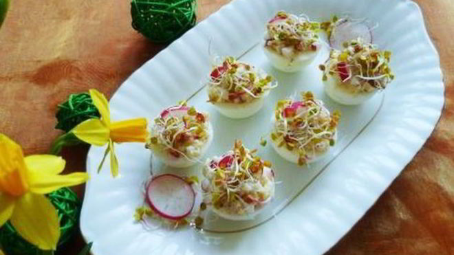 Рецепт яиц фаршированных пшеном и редисом