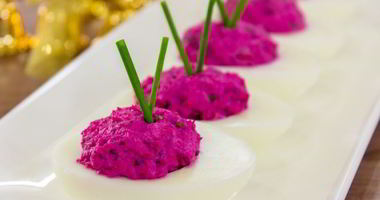 Рецепт Яиц, фаршированных сельдью и свеклой