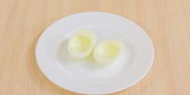 Рецепт яиц, фаршированных сельдью и свеклой