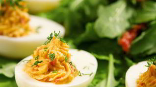 Рецепт Яиц, фаршированных семгой и сливочным сыром