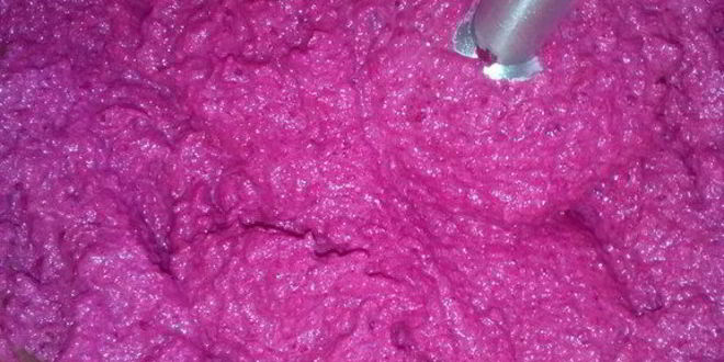 Рецепт яиц, фаршированных свекольно-селедочным паштетом