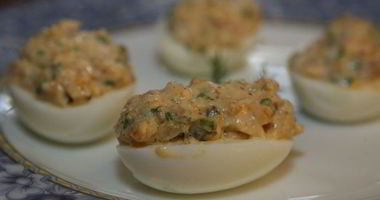 Рецепт Яиц, фаршированных сыром, каперсами и шнитт-луком