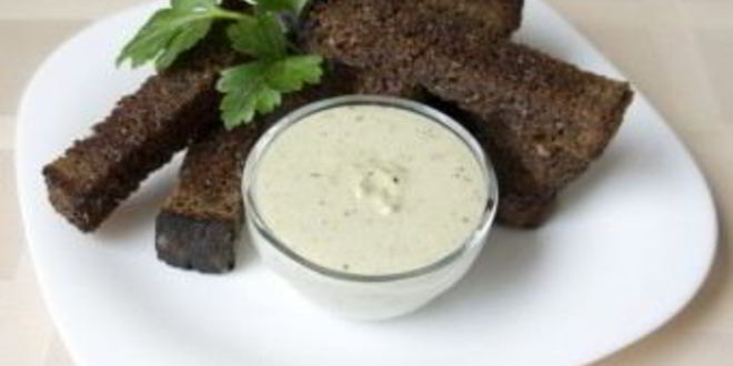 Рецепт черных чесночных гренков