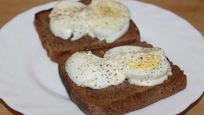 Рецепт Гренков из черного хлеба с вареным яйцом