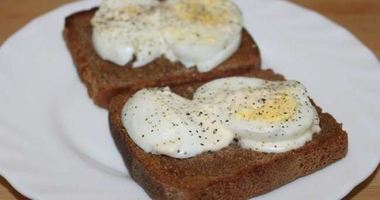 Рецепт Гренков из черного хлеба с вареным яйцом