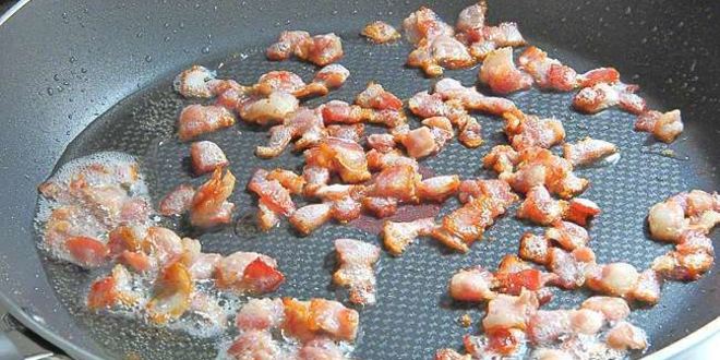 Рецепт гренков из черного хлеба с вареным яйцом