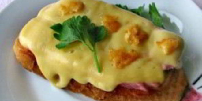 Рецепт гренков с колбасой и сыром