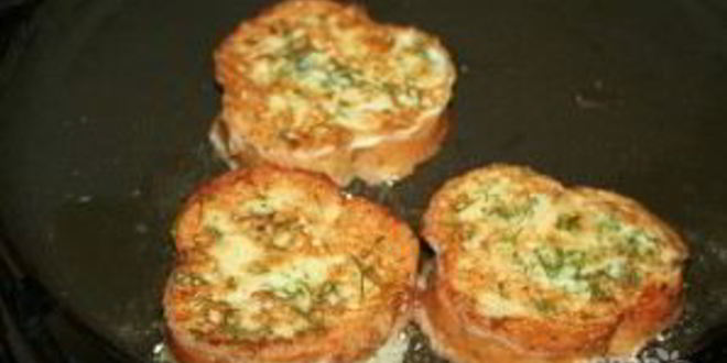 Рецепт гренков с помидорами и сыром в духовке