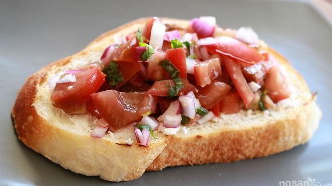 Рецепт гренков с помидорами и сыром