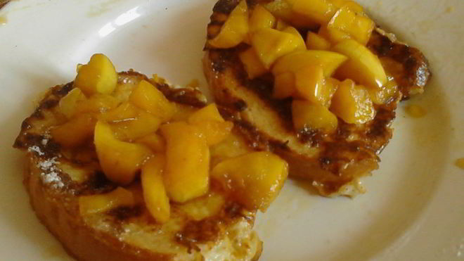 Рецепт гренков с тушеными яблоками