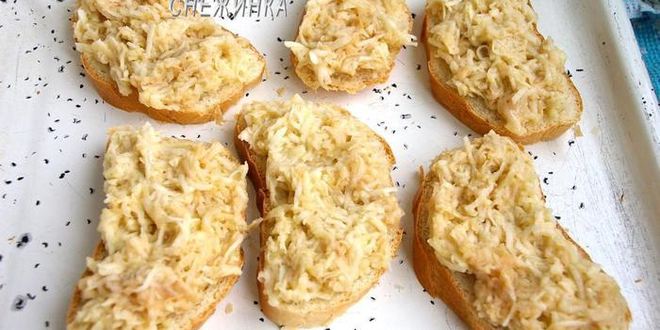 Рецепт гренков сахарных, сырных и запеченные с яблоками