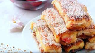 Рецепт Сладких гренков-рулетиков по-французски с клубникой