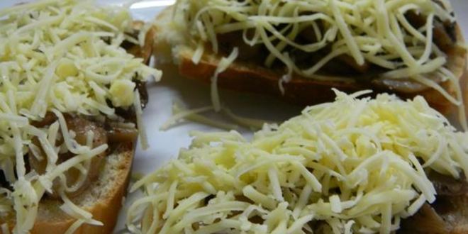 Рецепт сырных гренков с грибами