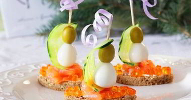 Рецепт Канапе из форели, молодого сыра и перепелиного яйца