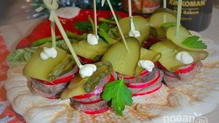 Рецепт Канапе из языка, редиса и маринованных огурцов