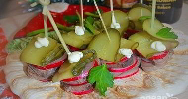 Рецепт Канапе из языка, редиса и маринованных огурцов