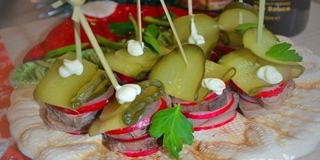 Рецепт Канапе из языка, редиса и маринованных огурцов