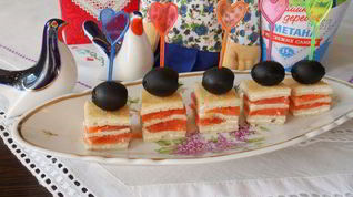 Рецепт Канапе с блинами и семгой