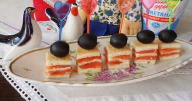 Рецепт Канапе с блинами и семгой