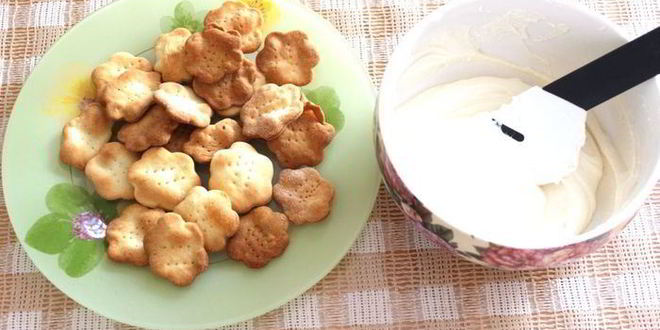 Рецепт канапе с домашним крем-сыром, слабосоленой семгой и вялеными помидорами