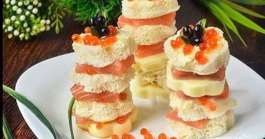 Рецепт Канапе с копченой семгой Семь слоев