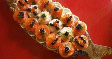 Рецепт Канапе с лососем и ароматным маслом