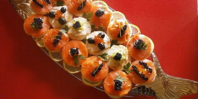 Рецепт Канапе с лососем и ароматным маслом