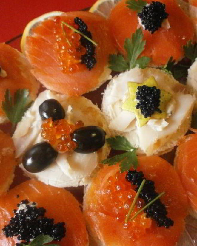 Рецепт канапе с лососем и ароматным маслом