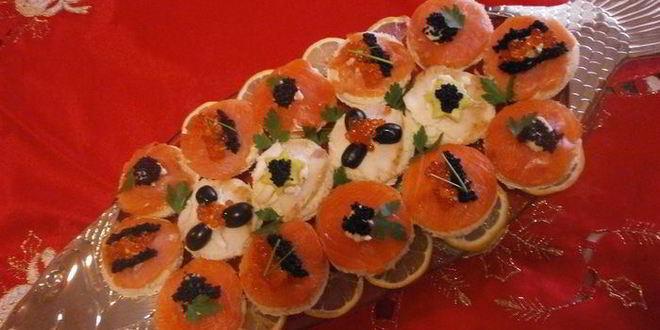 Рецепт канапе с лососем и ароматным маслом