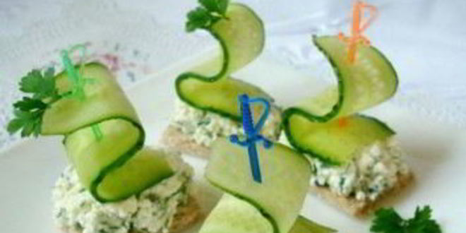 Рецепт канапе с огурцом на шпажках