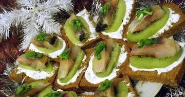 Рецепт Канапе с селедкой и картошкой