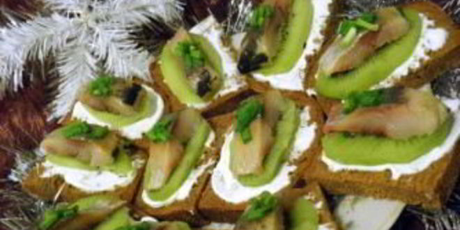Рецепт канапе с селедкой и картошкой