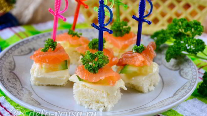 Рецепт канапе с семгой и огурцом