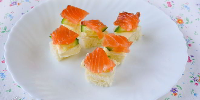 Рецепт канапе с семгой и огурцом