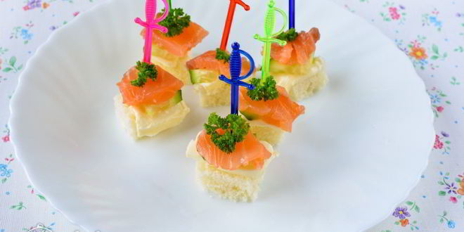 Рецепт канапе с семгой и огурцом