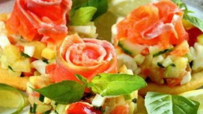 Рецепт канапе с семгой и салатом