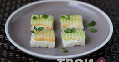 Рецепт Канапе с сыром и дыней