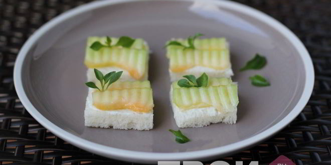 Рецепт канапе с сыром и дыней