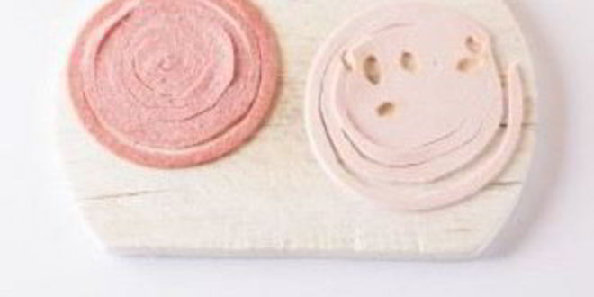 Рецепт канапе с сыром и колбасой