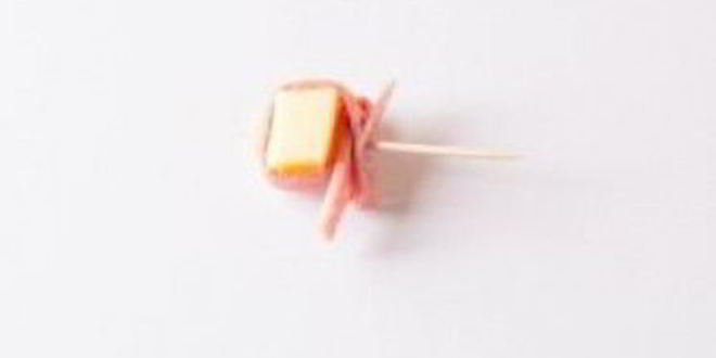 Рецепт канапе с сыром и колбасой