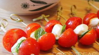 Рецепт Канапе с сыром и помидорами